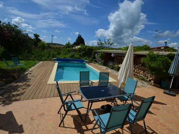 Maison de 220 m2 et dépendance de 180m2 + cave + garage