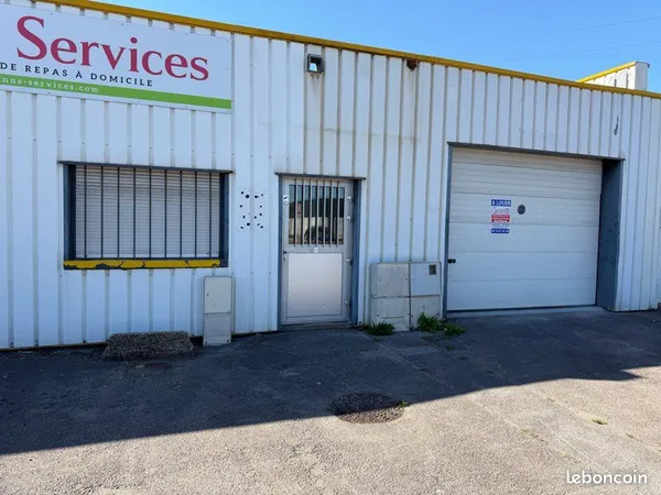 Local professionnel 150 m² avec parking - Outreau