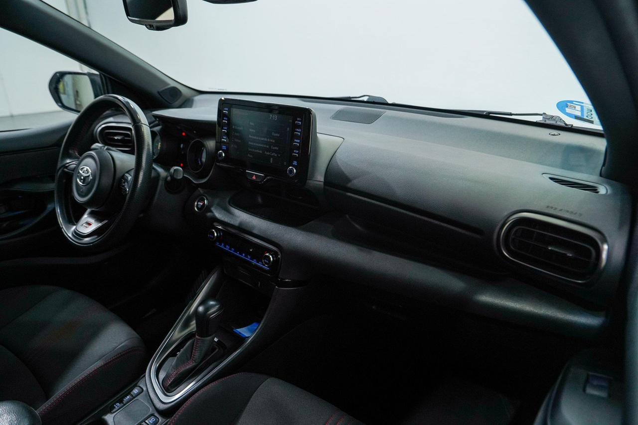 Toyota Yaris 4 — photo 30