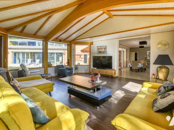 Maison 9 pièces 405 m²