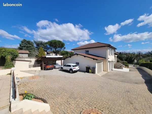 Maison 7 pièces 143 m²