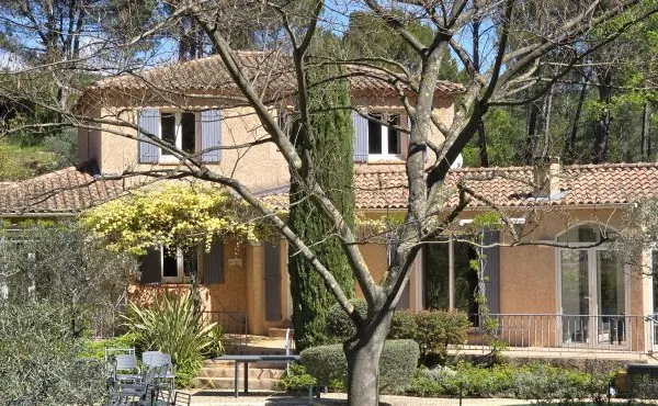 Vends propriété 230m² sur terrain paysagé de 4000m² à Aix-en-Provence 6 chambres