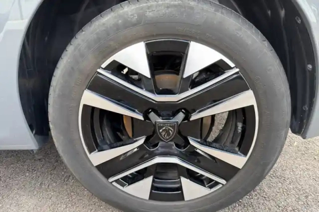 Peugeot 208 hybrid 100 e-dcs6 — photo 13