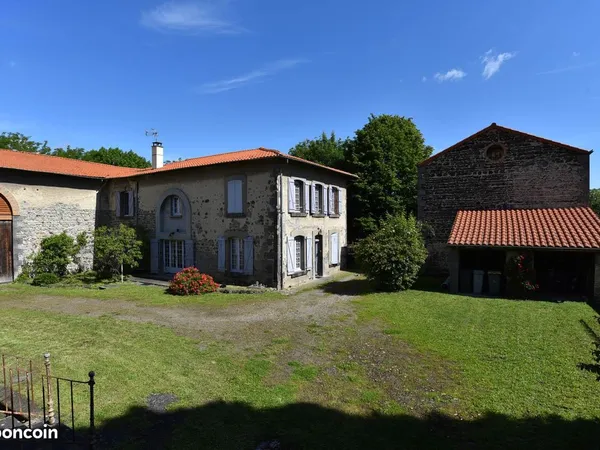 Ensemble exceptionnel à la campagne proche de la ville