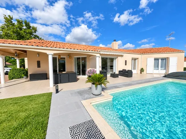 COUP DE COEUR SUPERBE MAISON 138m2 AVEC PISCINE, DÉPENDANCE