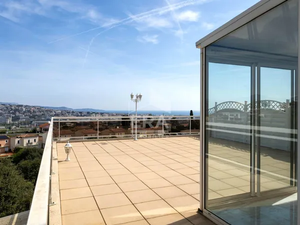 Appartement Duplex 4 pièces à louer avec vue mer et montagnes à Saint Laurent du Var