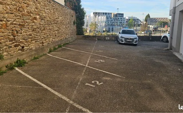 Place de parking à louer - vannes gare
