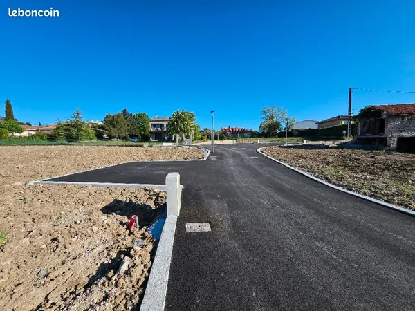Terrain 450 m² Greasque