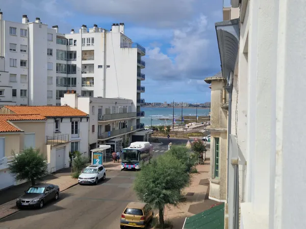 LES PRESIDENTS Charmant T2 d'env. 47 m² avec cave