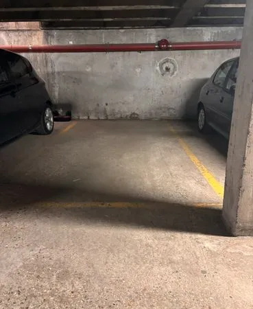 Place de parking couverte et sécurisée à louer - Orly/Choisy le roi - 80 /mois