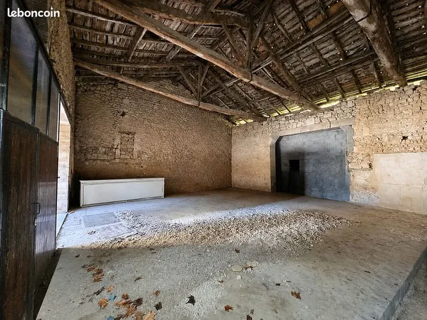 Local d’activité et entrepôt Location Roullet-Saint-Estèphe 2p 40m² 450€