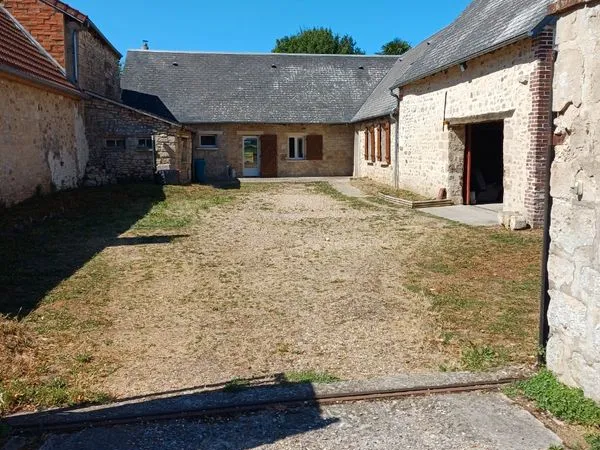 Maison pierres naturelles 185m2 avec jardin à louer