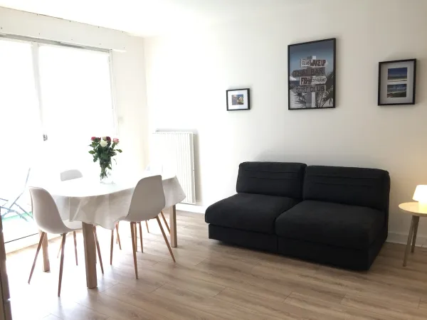 Loue appartement 50m² meublé 3 pièces dans résidence de standing avec gardiens