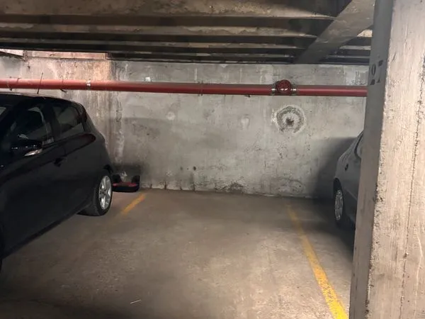 Place de parking couverte et sécurisée à louer - Orly/Choisy le roi - 60 /mois