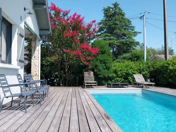 Maison de centre ville avec jardin et piscine