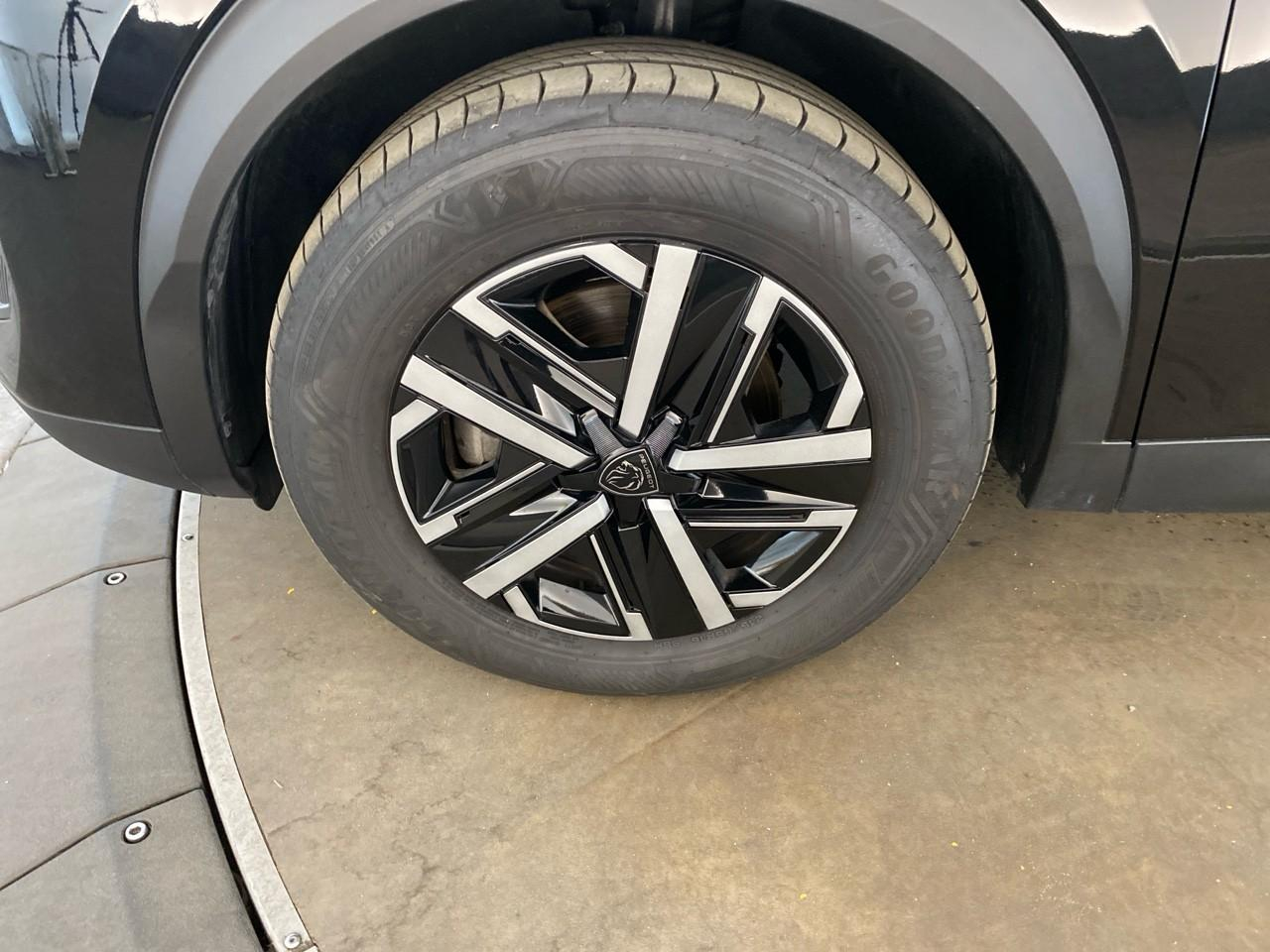 Peugeot 2008 hybrid 145 ch e-dcs6 style — photo 11