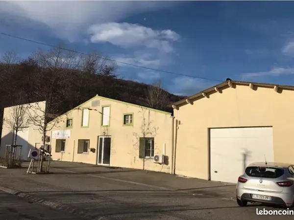 Local 1400 m² Lavelanet