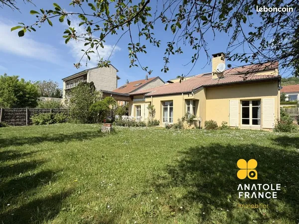 Maison 8 pièces 280 m²