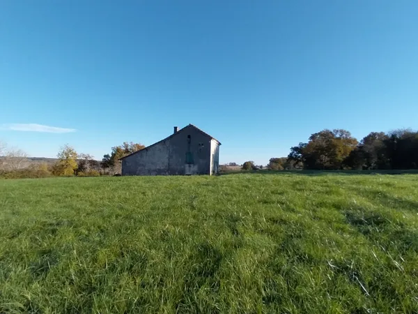 Grange sur 1 hectare en zonage loisirs STECAL ou Pastilles