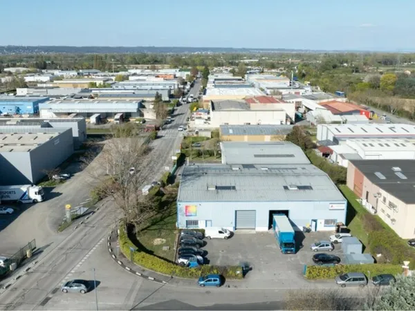 Local industriel 1247 m²