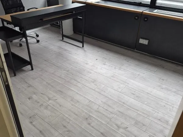 Bureau et place parking