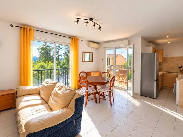 MANOSQUE - T3 traversant avec terrasse, balcon et garage exceptionnel de 24 m²