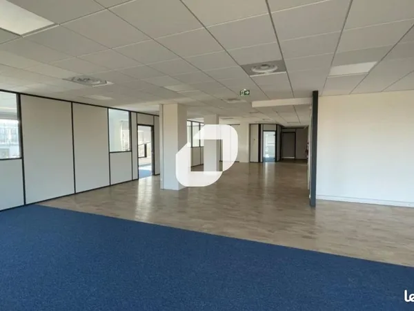 Bureau 1 528 m²