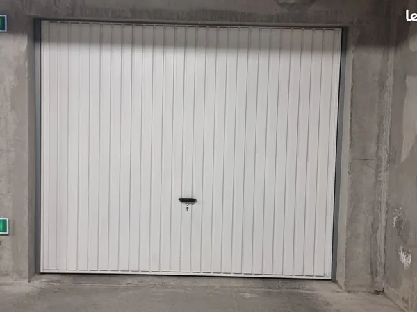 Location - Garage 14,7m² - 107 /mois C.C - 38210 TULLINS