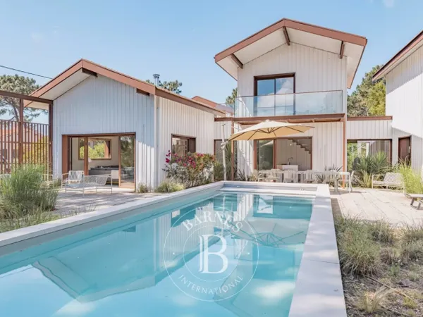 VILLA « DES ROSES » AVEC PISCINE CHAUFFÉE ET ROOFTOP VUE BASSIN