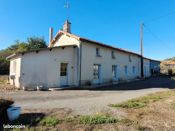 Maison avec dépendances proche Parthenay