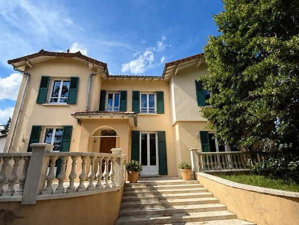 Maison lumineuse avec jardin