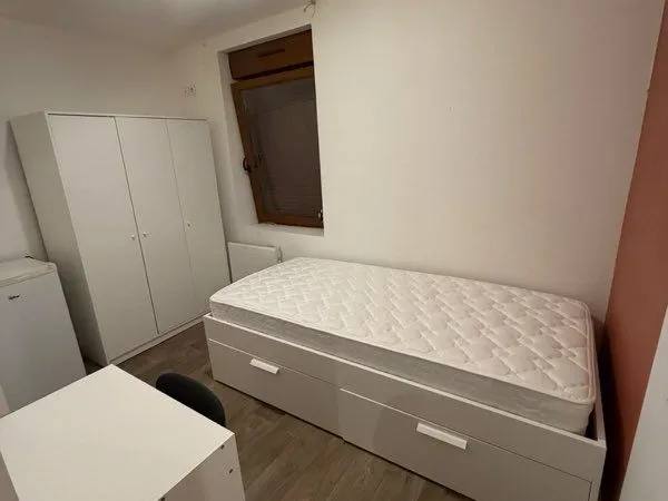 Chambre meublée de 12,5 m² en colocation - 400 charges comprises
