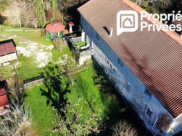 Maison 10 pièces 455 m²