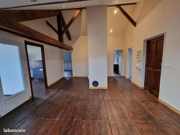 T3 de 70m2 en attique avec terrasse, 5min gare TER