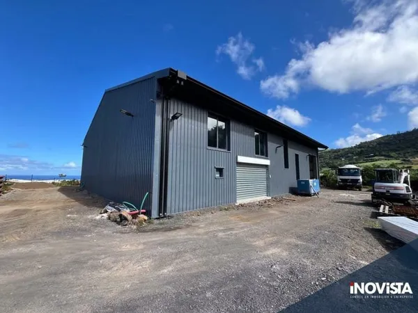 Local d’activité et entrepôt Location Saint-Joseph  700m² 10500€