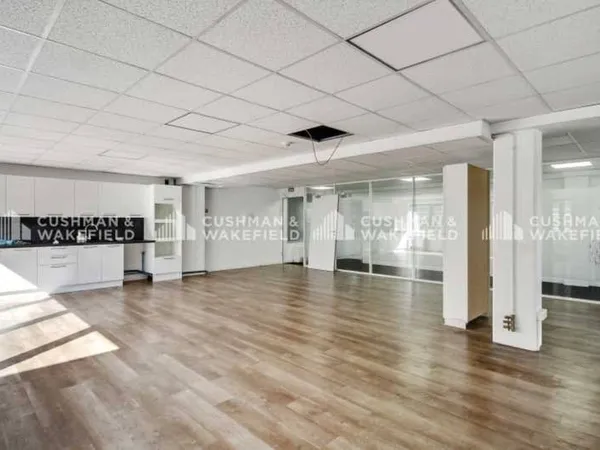 Bureaux 878 m²