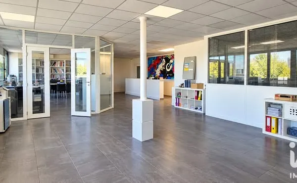 Local d'activité 1 pièce 580 m²
