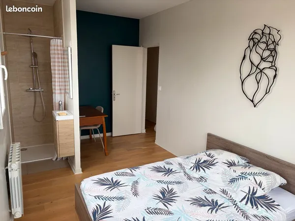 Colocation - 3 grandes chambres - Grand jardin - Stationnement - Tout compris (wifi, ménage, jardina