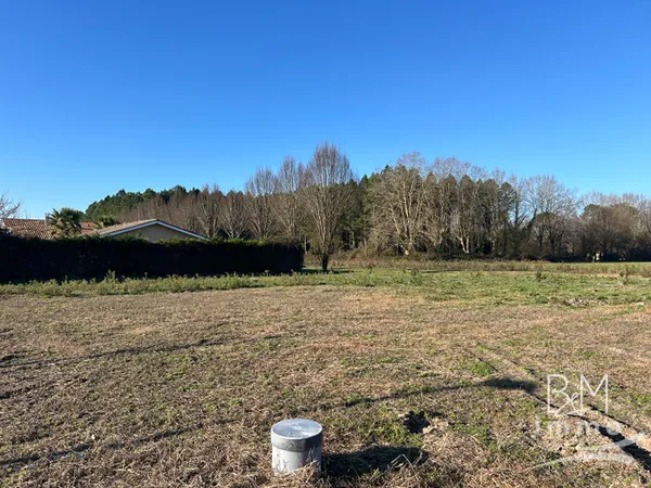 Terrain 880 m²