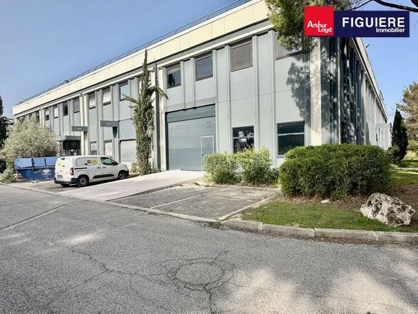 Local d'activité 321 m²