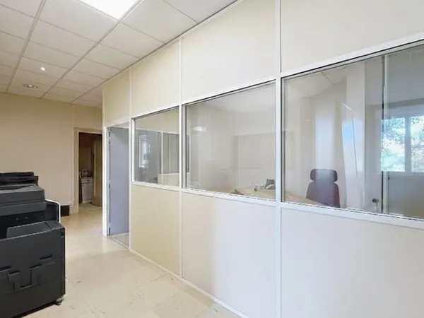 Bureau 136 m²