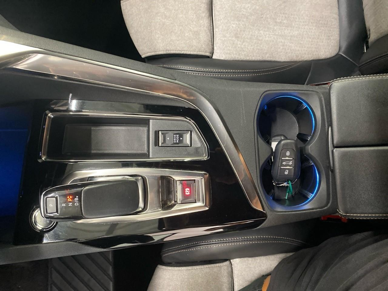 Peugeot 3008 hybrid 225 e-eat8 gt pack — photo 25