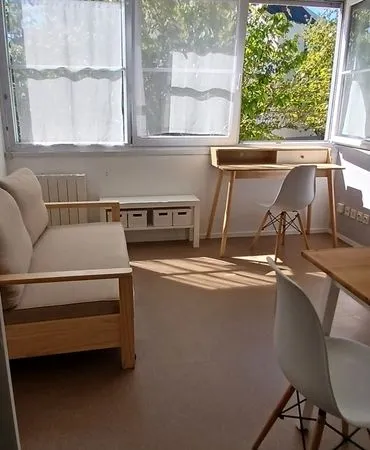 Studio meublé à neuf