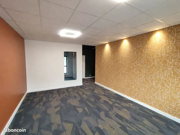 À LOUER - Local professionnel ou commercial de 47 M² à Plaintel