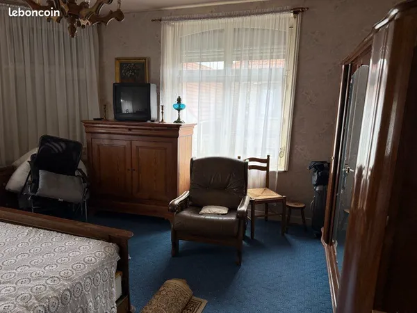 Chambre à louer pour dame seule ou étudiante