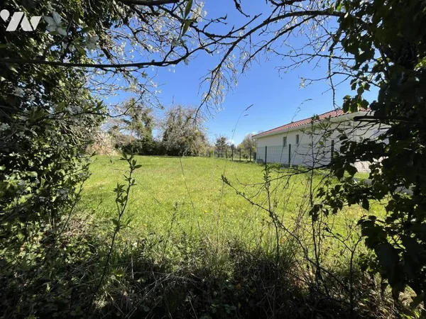 Terrain 813 m²