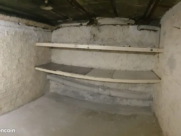 10 m²- Cave / Local de stockage Archives sain et propre 75016