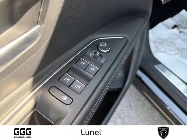 Peugeot 3008 hybrid 225 e-eat8 — photo 12