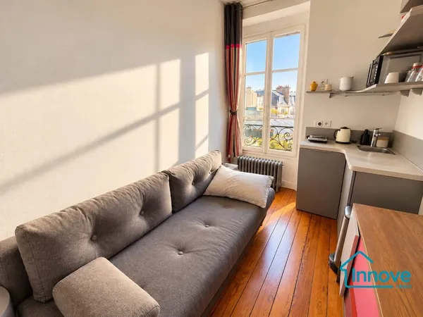 Studette à vendre - 8,21 m² Carrez - Dernier étage avec a