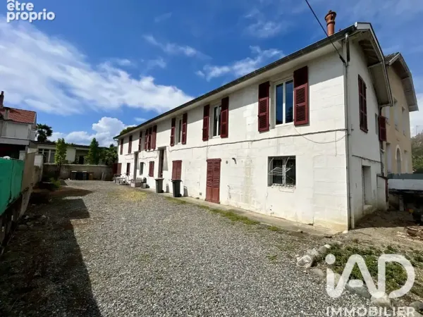 Appartement 3 pièces 240 m²
